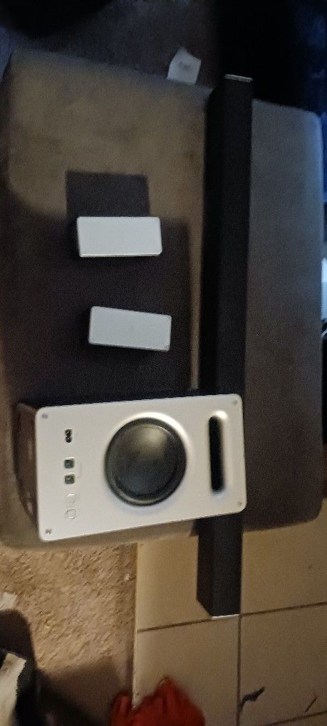 Vizio Sound Bar And Wireless Speaker Set