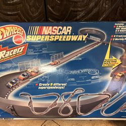Hot wheels nascar superspeedway hotsell