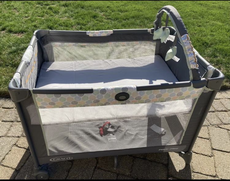 New Graco Pack N Play Bassinet & Portable Crib