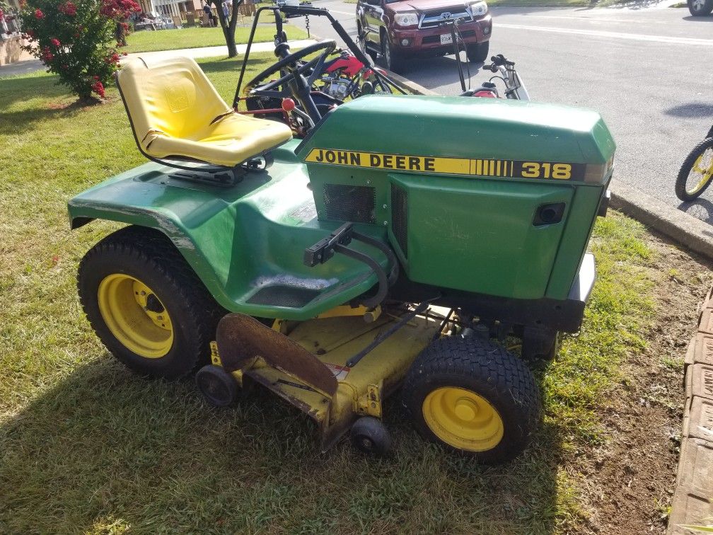 John Deere 318 garden tractor