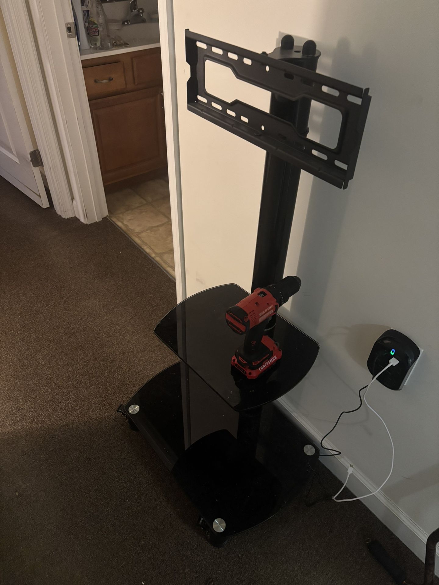 TV Mount. Come Get It!!! 40” tv mount