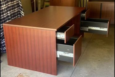 Desk and credenza set