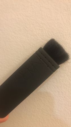 Makeup brush