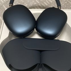 AirPods maxes
