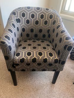 Barrel tub accent chair