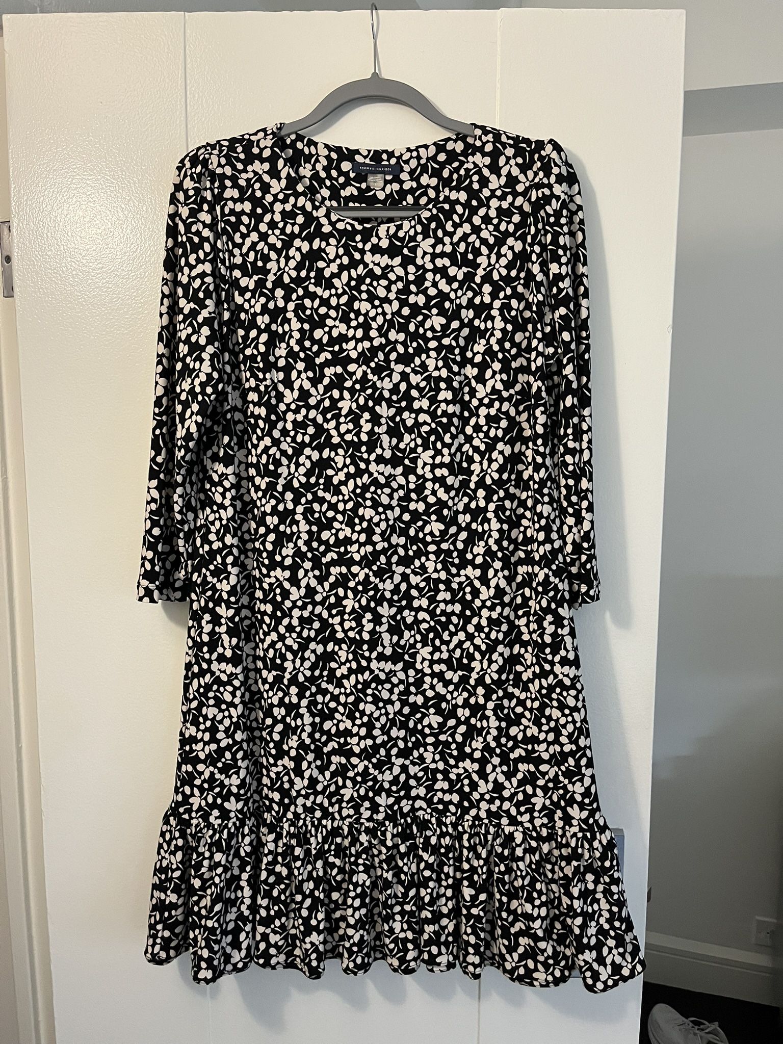 NWT Tommy Hilfiger Printed Shift Dress Ruffles Black White Size 12
