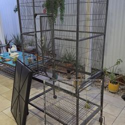 Jaula Negra Para Aves En Buenas Condiciones 