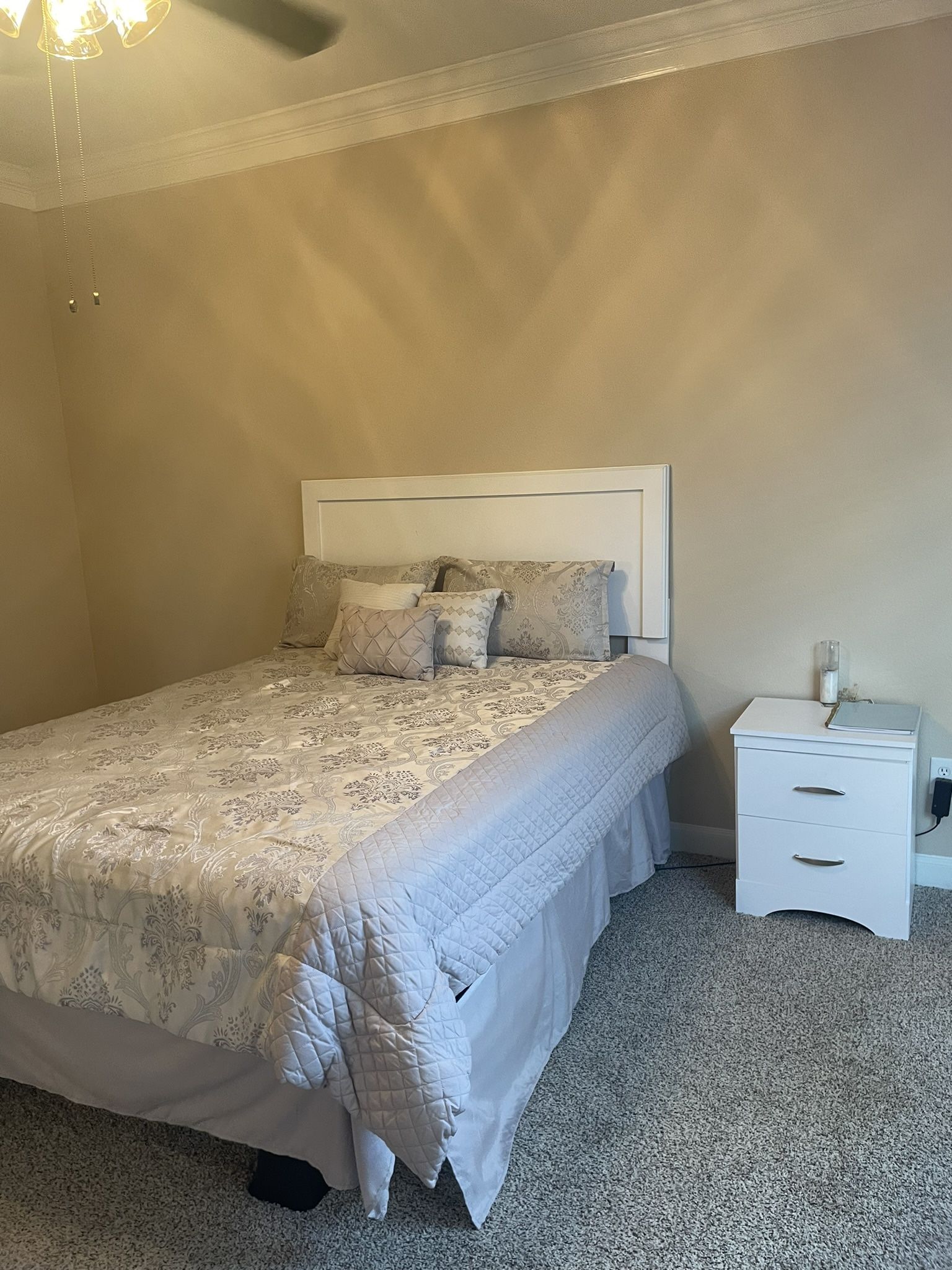 White Queen Bedroom Set (Mattress NOT included)