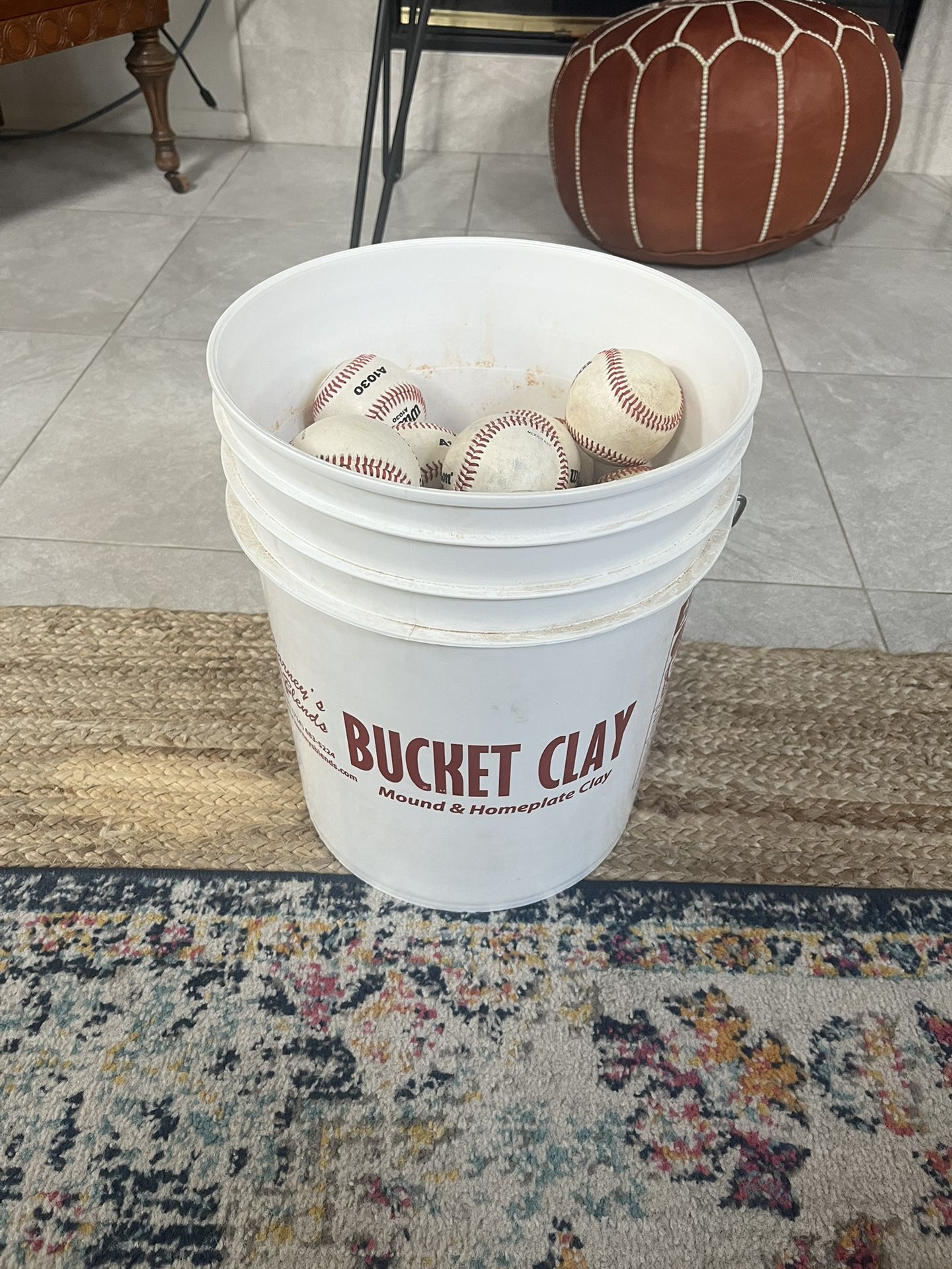 Bucket full of baseballs for Sale in Houston, TX - OfferUp