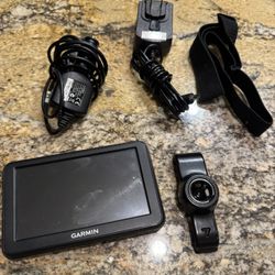 Garmin Nuvi 50LM GPS Navigation System With Touch Screen Car Charger Bundle