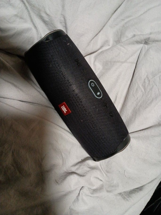 JBL Charge 4