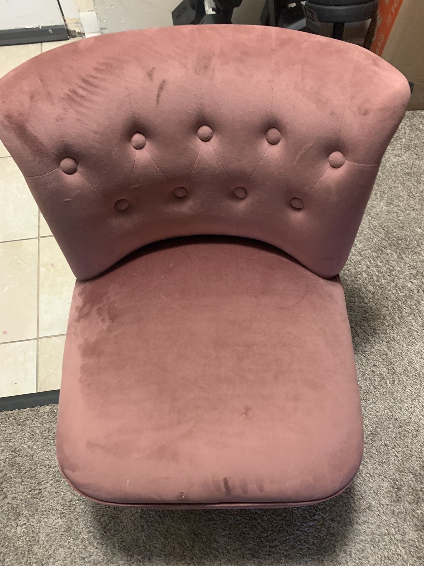 Velvet accent chair In Good Condicións