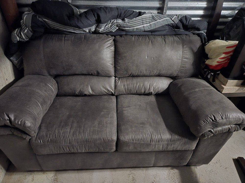 Love Seat Used In Very Good Condition
