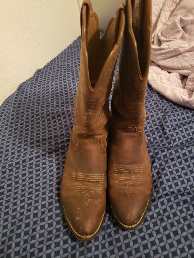 Ariat brown cowboy boots size 9