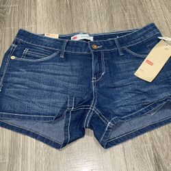 New With Tags Levi’s Shorts Size 11