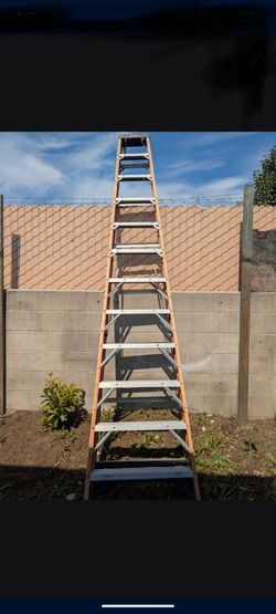 10FT HUSKY LADDER -LOCATED IN EL MONTE - PICK UP ONLY - $65
