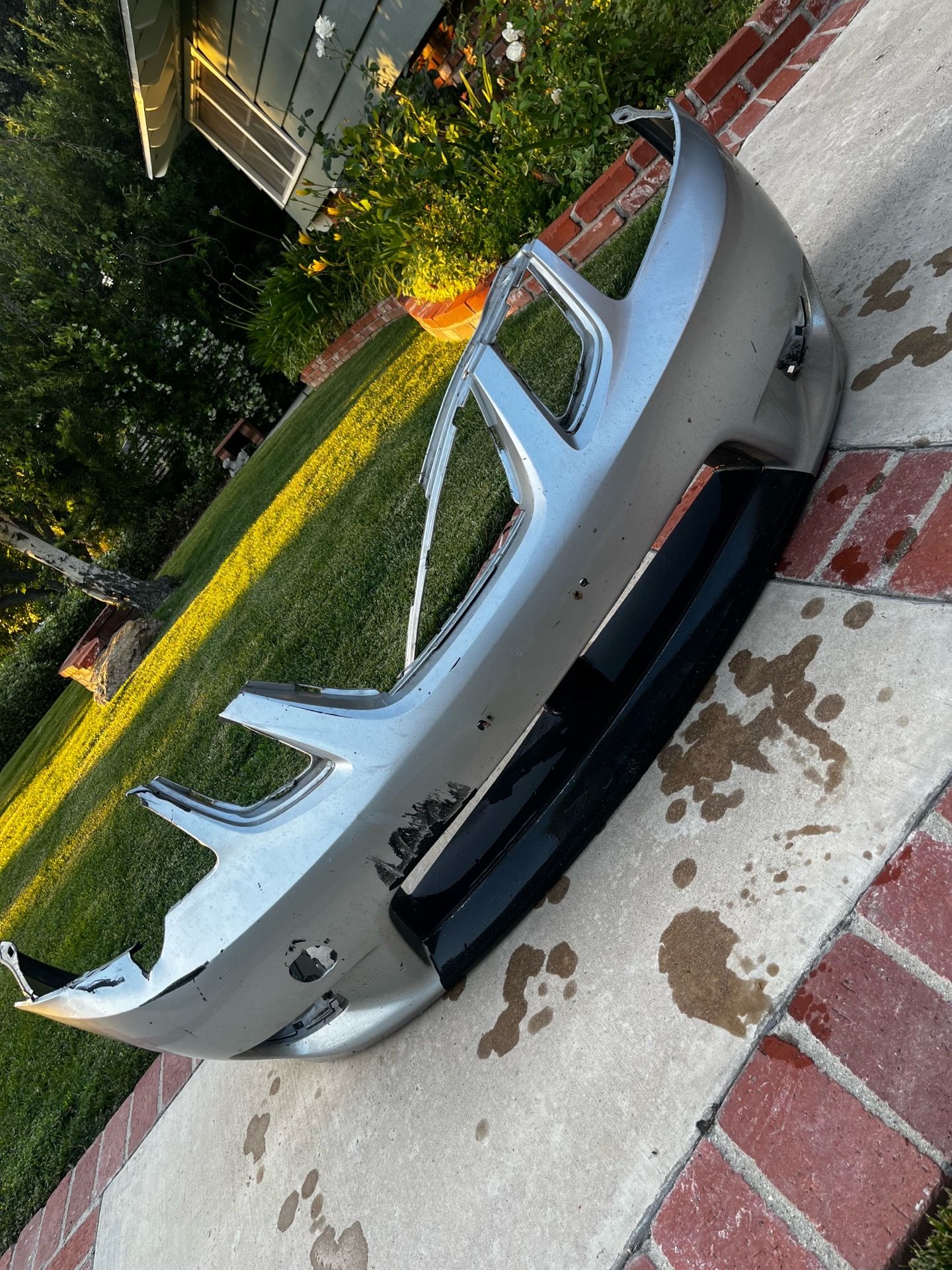 05/06 SAAB 92x Front Bumper Cover BROKEN
