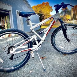 Men’s  Aluminum Schwin Mt Bike