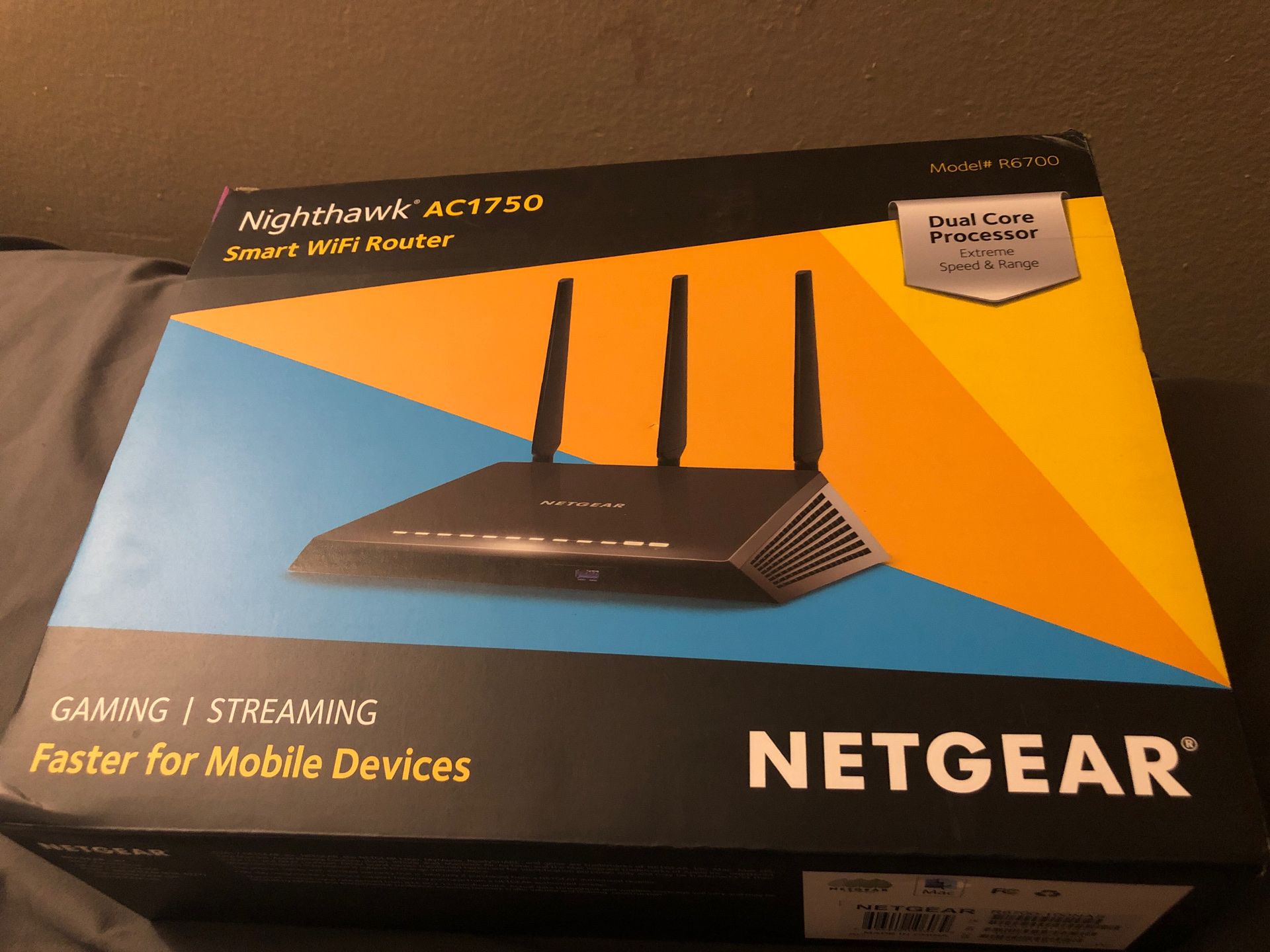 Night hawk net gear Wifi router