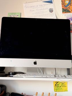 21.5” Apple iMac Desktop Computer Bundle (Wired Keyboard & Magic Mouse)