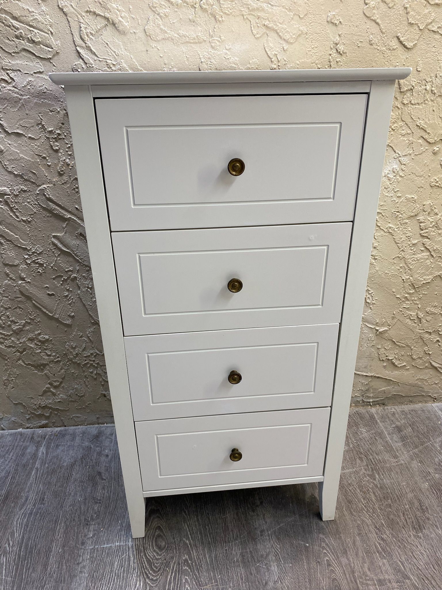 4 Drawer White Dresser - Local Delivery Available for a Fee - See My Other Items π