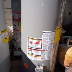 WATER HEATER 50" GALLON GAS MINT CONDITION 2023 MODEL WITH 6 MONTHS WARRANTY TOTAL PRICE $ 350