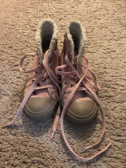 Pink Converse size 13..