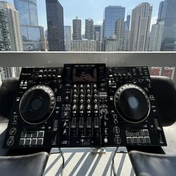 NEWLY USED (GREAT CONDITION) Pioneer XDJ-XZ (WITH CASE)