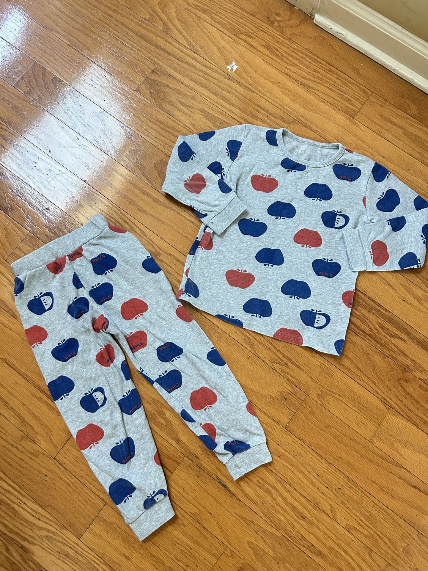 Kids 100% cotton Apple pattern Pajamas Set size 5