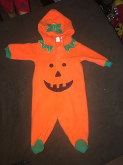 Super cute baby pumpkin outfit great for Halloween 0 to 6 months. But like it could fit a little bit bigger. Cute pumpkin costume for baby