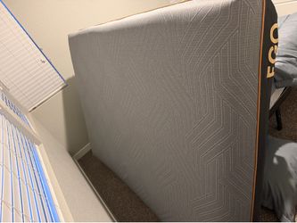 Queen Memory foam mattress almost new