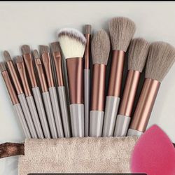 New makeup brush set with makeup sponge