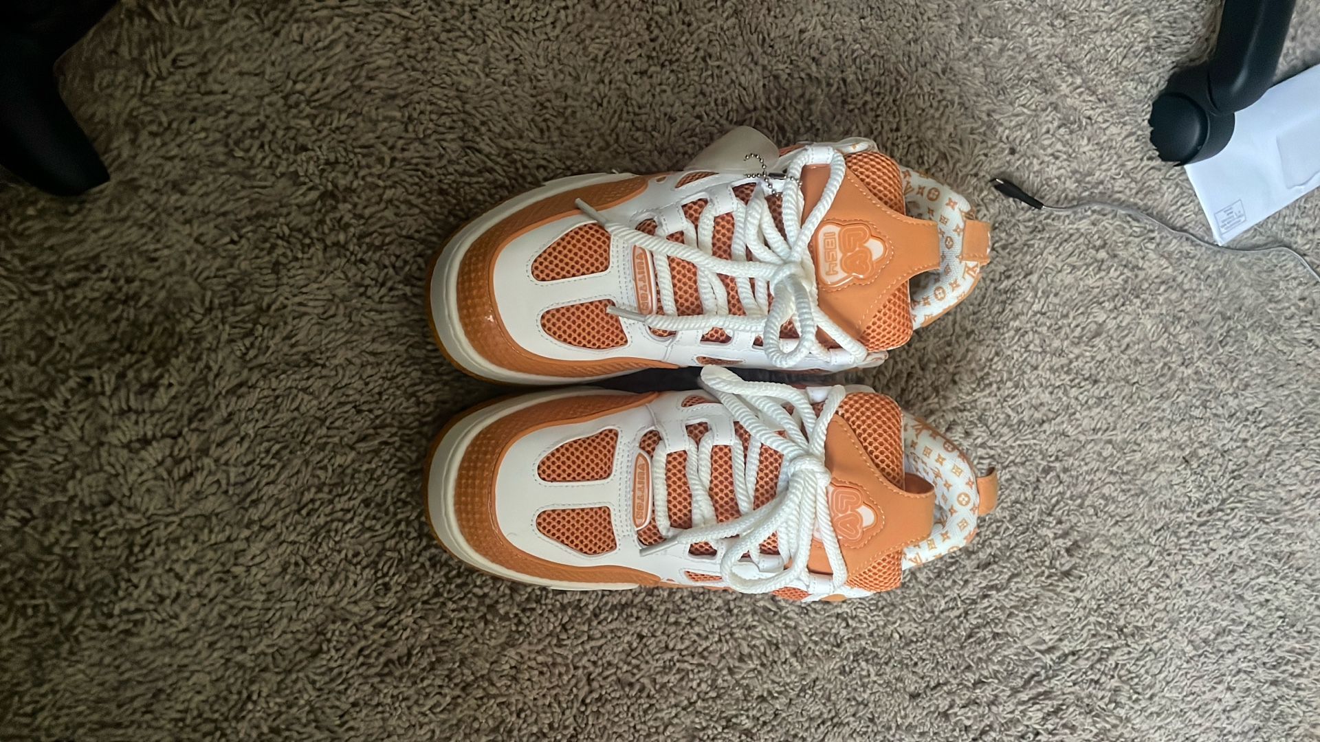 LV SKATES SIZE 11/46