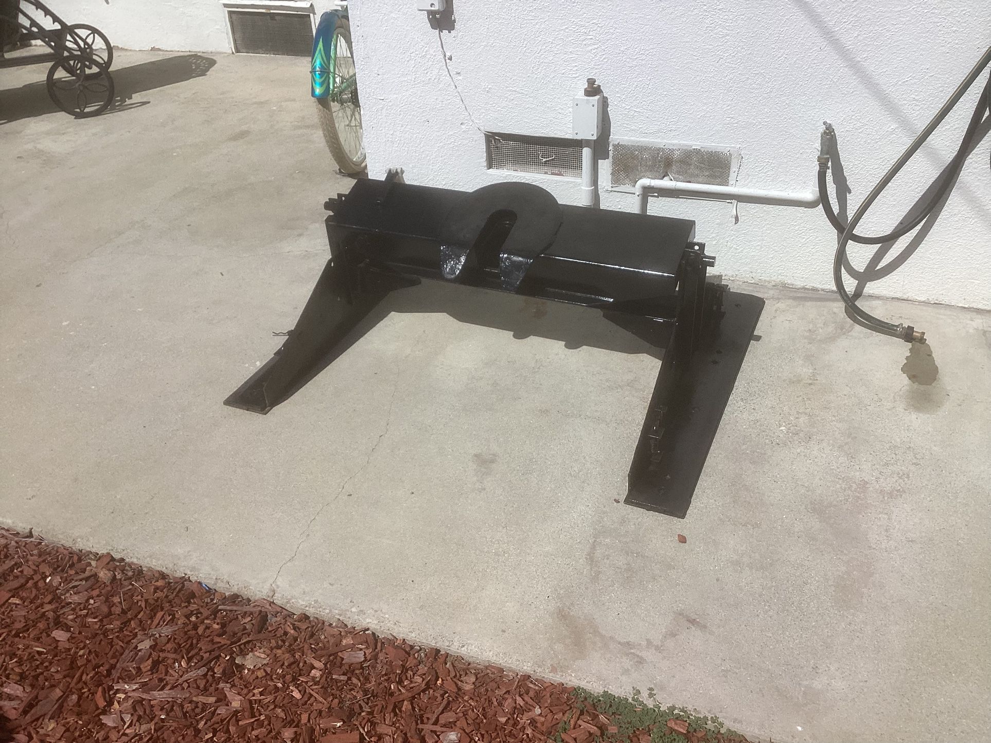 RV FIFTH WHEEL TRAILER HITCH