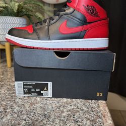 Jordan 1 Mid Banned