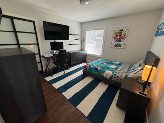 Stylish modern full bedroom set.