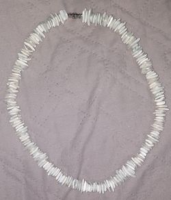 18" GREEN PUKA BEAD NECKLACE