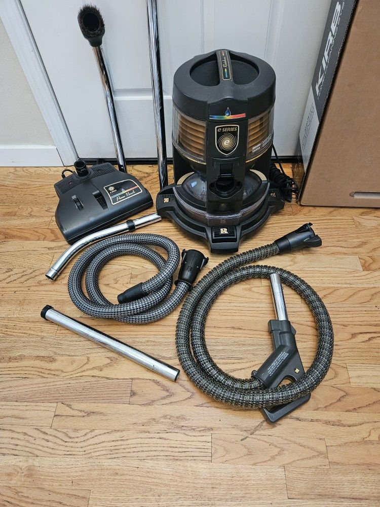 New Cond RAINBOE ESEIRS VACUUM   , WORKS EXCELLENT  , AMAZING POWER SUCTION. , WORKS EXCELLENT. , IN THE BOX 
