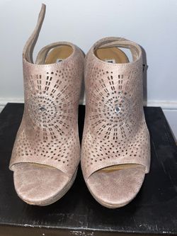 Not Rated Woman’s Cream Platform Heels Size 6.5