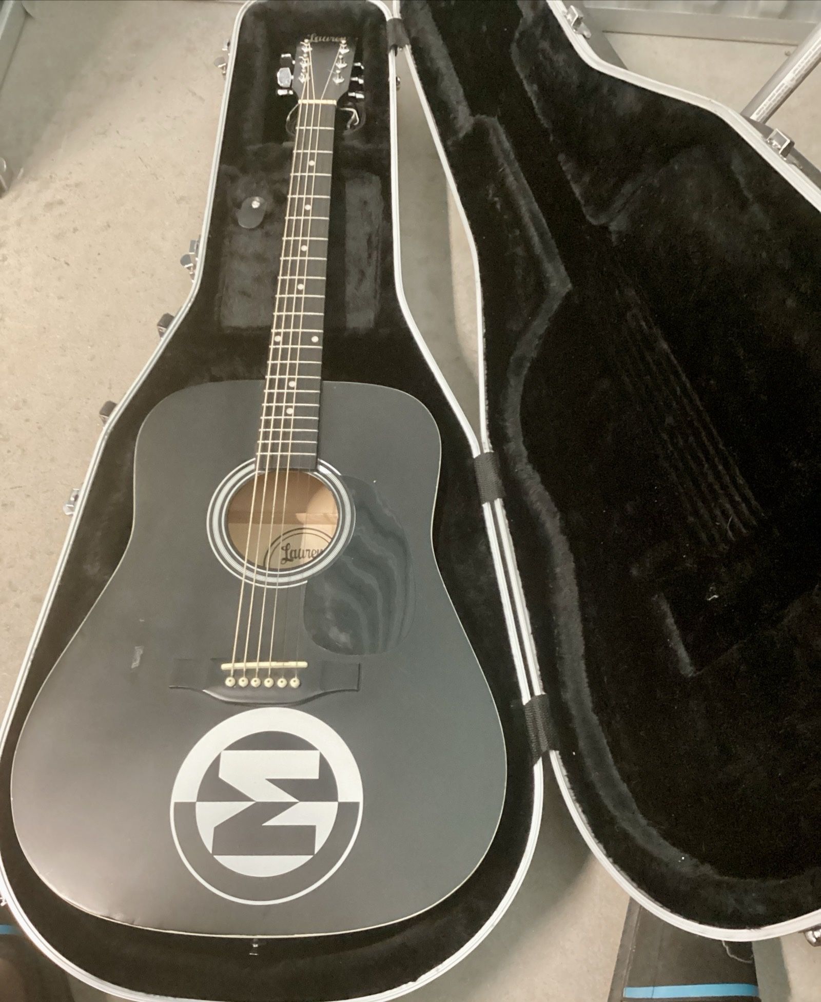 Fender Squire SA-105 Acoustic Guitar With Hard Case Strap And Stand.