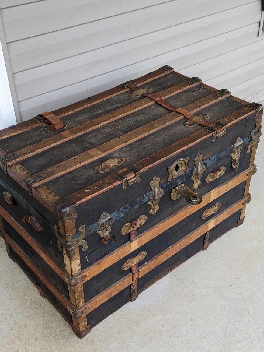 Antique Wooden Chest/Trunk. Vintage 34x23x19