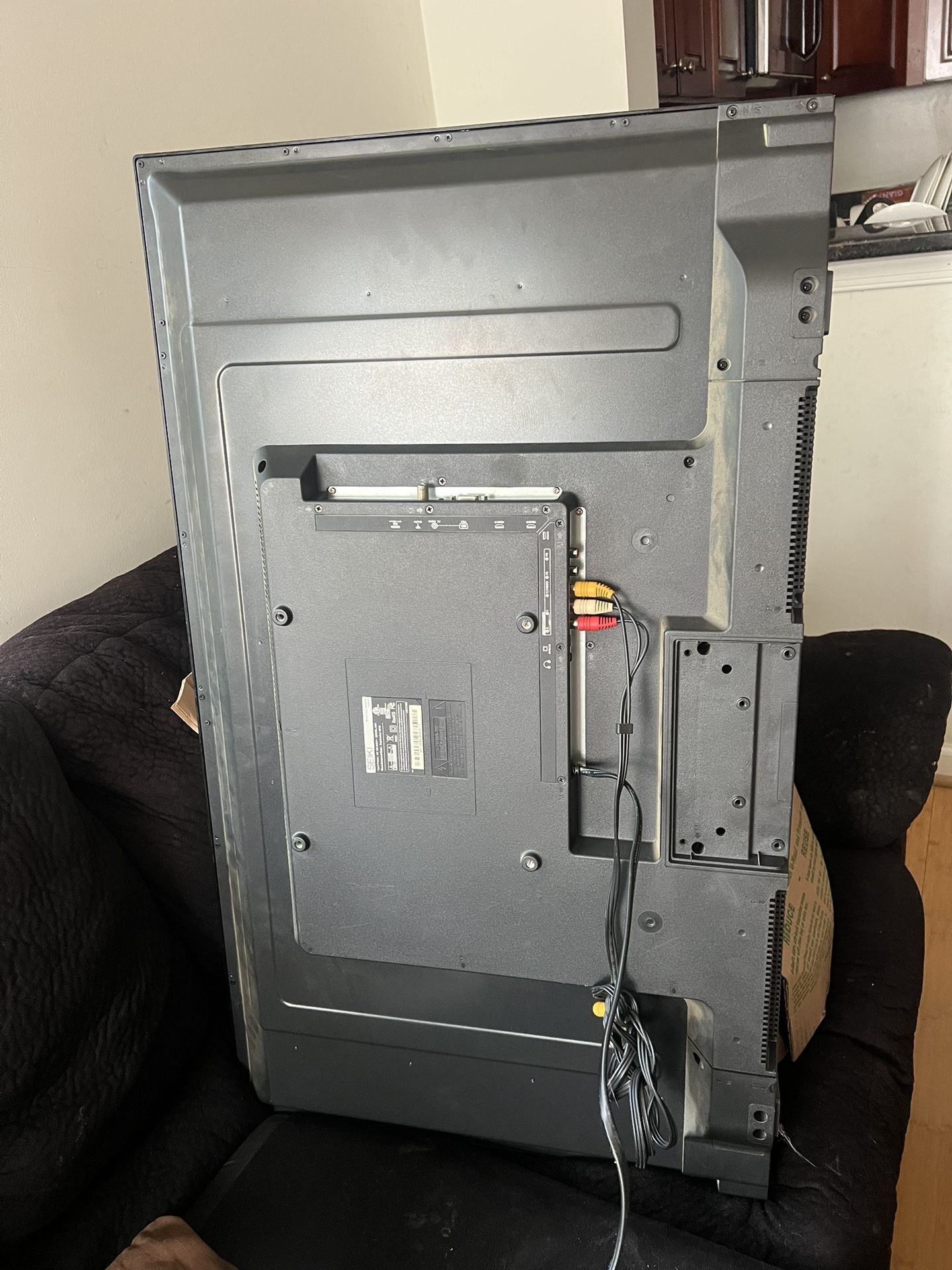 40 inch TV with remote