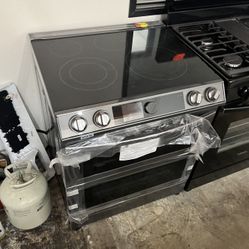 NEW SAMSUNG STOVE