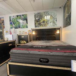 Beautiful Black/gold Queen 5 Piece Bedroom Set🔥🔥