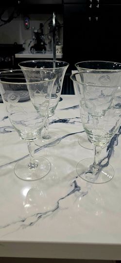 4 medium Princess House floral wine glasses