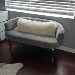 Velvet Small Seating With Sheepskin Pillow 