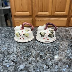 Ceramic Vintage kettle Tea pot  pair of Salt Pepper Shaker Set Bone .  Brand new never used with tag.  Has been on display in a cabinet with a very la