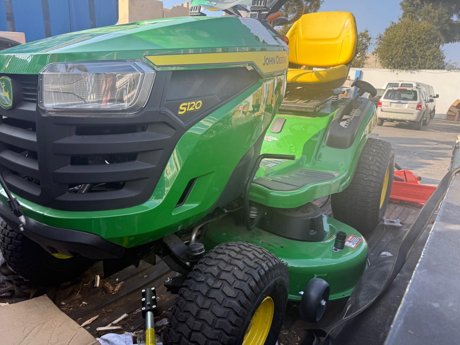 John Deere S120 42 in. 22 HP V-Twin Gas Hydrostatic Riding Lawn Mower