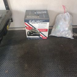 Dish Satellite TV Antenna For Trailer And Have Two Monitors For TB