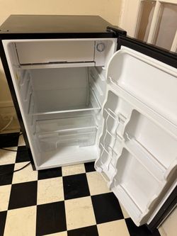 Upstreman 3.2 Cu.Ft Mini Fridge with Freezer, Black-BR321